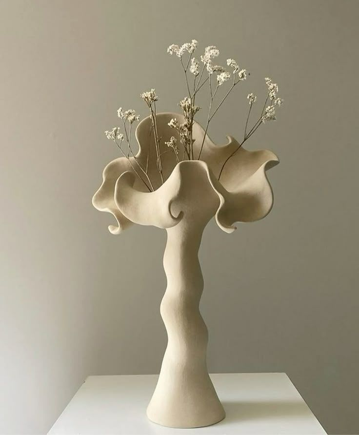 Творчість у дотику: глина як матеріал для самовираження