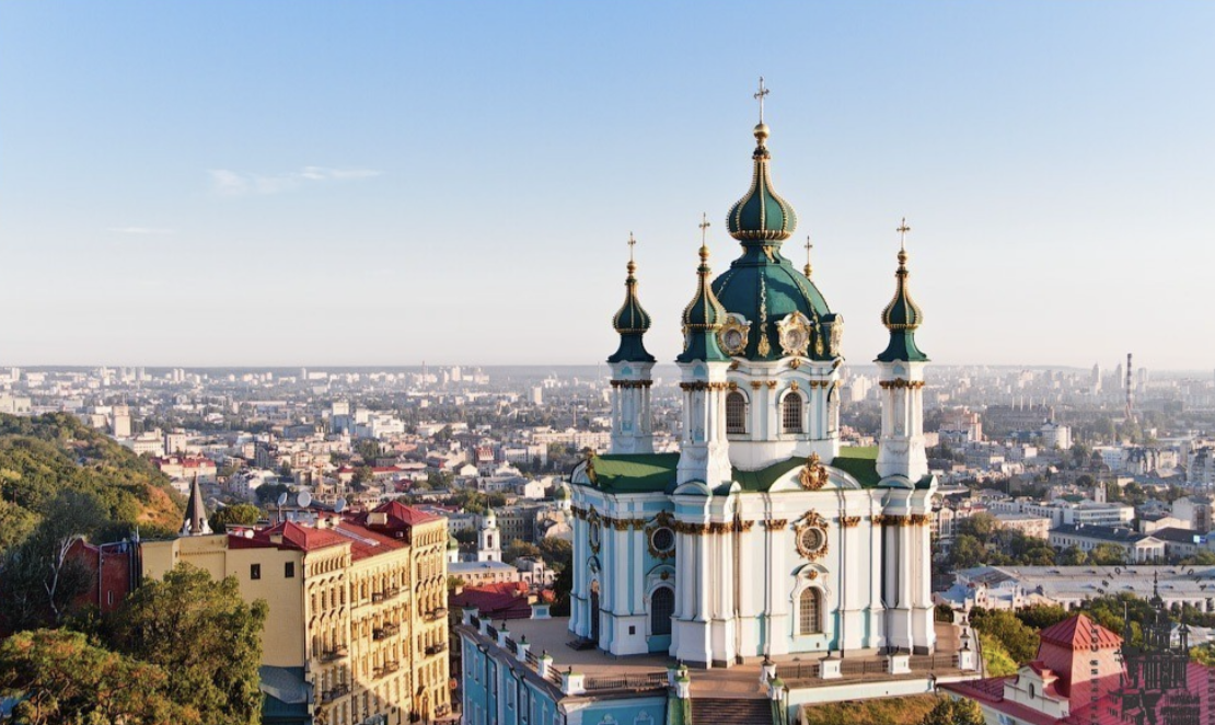 🏛️ Андріївська церква: витончений шедевр над старовинним Подолом
